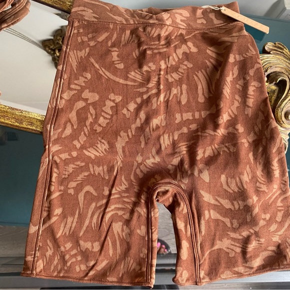 SKIMS SHORT SET BROWN - Picture 6 of 8